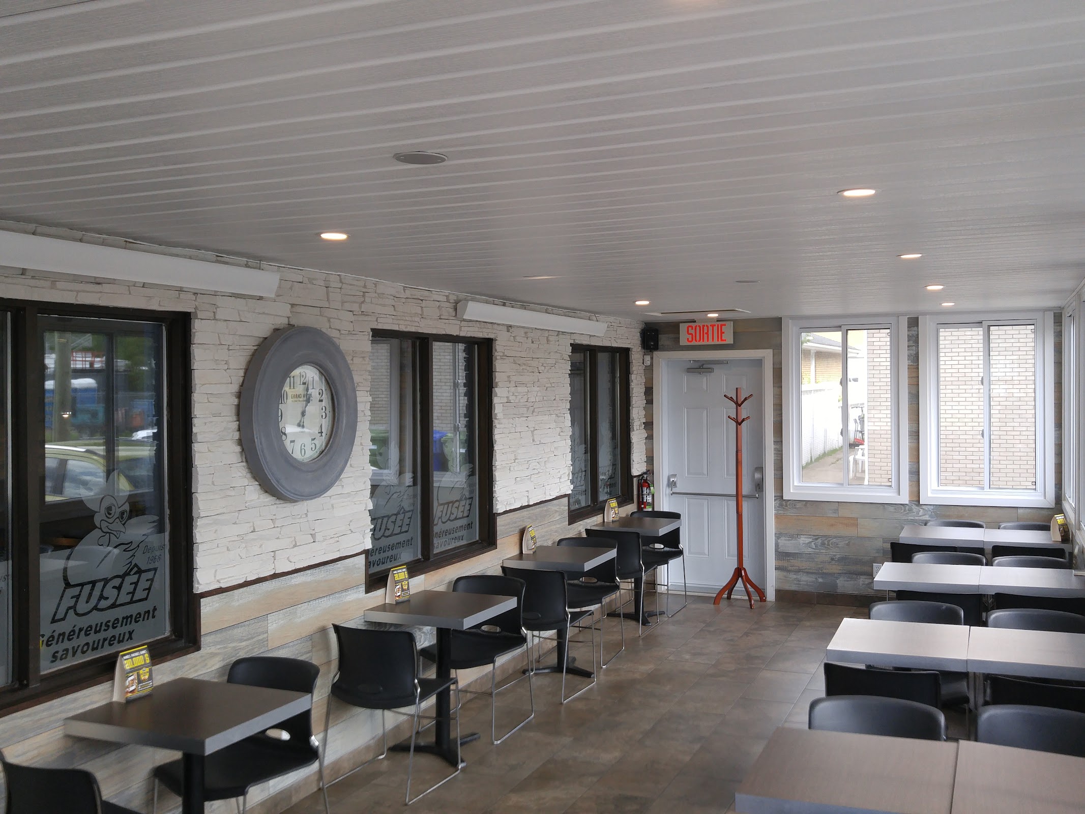 Photo of Rôtisseries Fusée - 936 Bd Ducharme, La Tuque, QC G9X 2C2